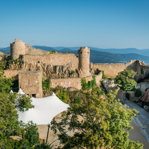 Vue sur la cour depuis les remparts Sud